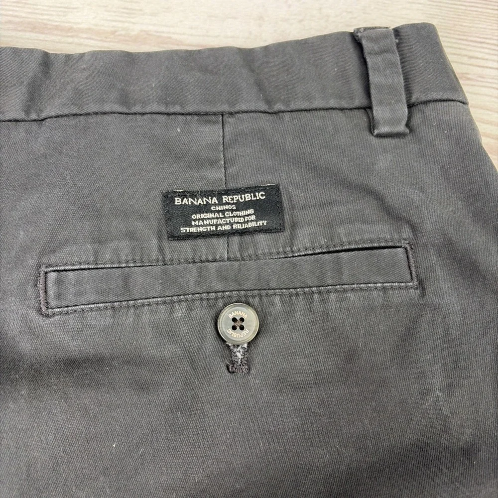 Banana Republic Men's 33x30 Charcoal Gray Aiden Chino Straight Pant Excellent